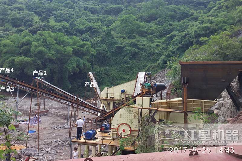 重錘式破碎機(jī)現(xiàn)場 重錘式破碎機(jī)現(xiàn)場